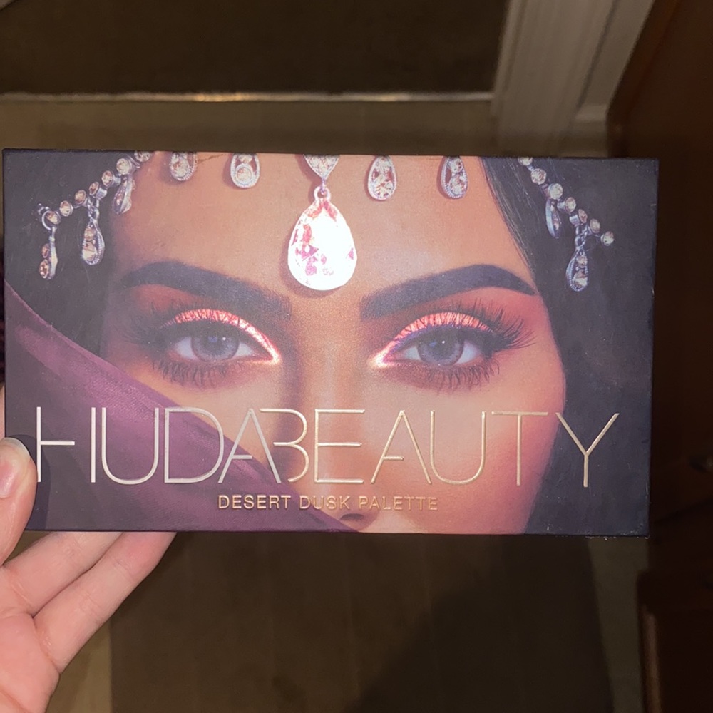Like New Huda Beauty Desert Dusk Palette